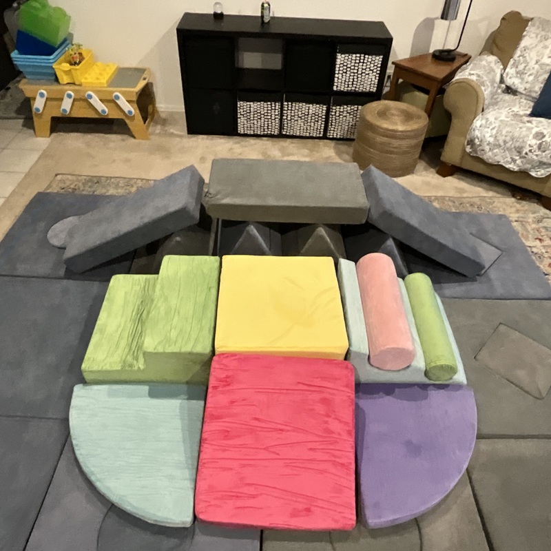 Super soft climbing and tumbling play station .